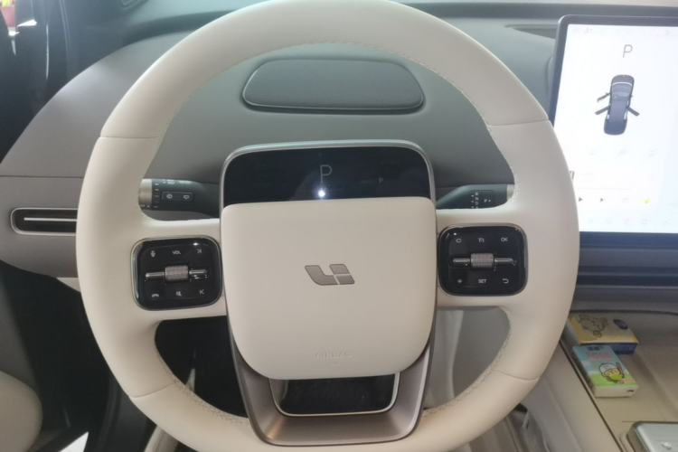 Used Li Auto i6 2025 Model Two-Wheel-Drive Standard Type Steering Wheel