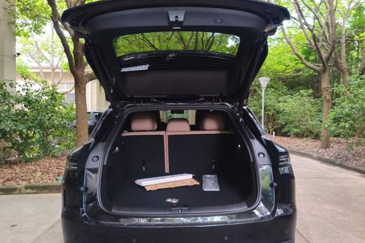 Used Li Auto i6 2025 Model Four-Wheel-Drive Standard Type Trunk