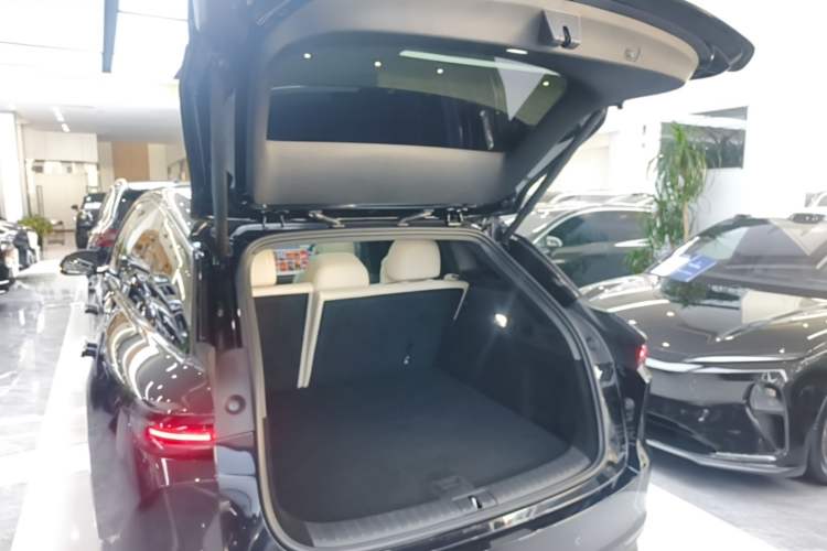 Used Li Auto i6 2025 Model Four-Wheel-Drive Standard Type Trunk