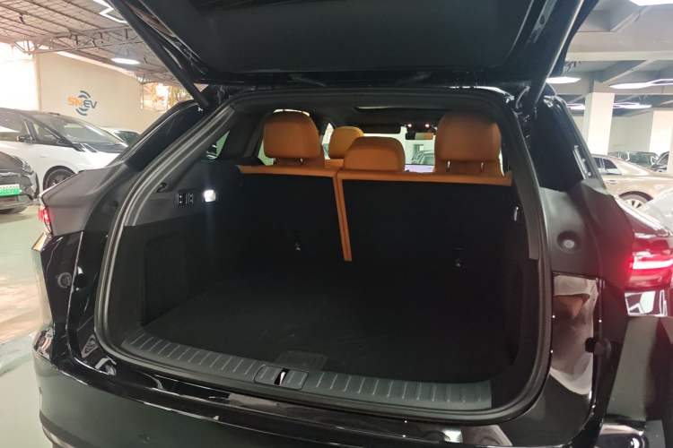 Used Li Auto i6 2025 Model Two-Wheel-Drive Standard Type Trunk