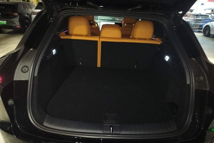 Used Li Auto i6 2025 Model Four-Wheel-Drive Standard Type Trunk
