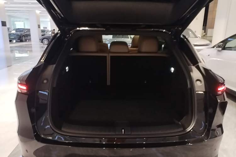 Used Li Auto i6 2025 Model Two-Wheel-Drive Standard Type Trunk