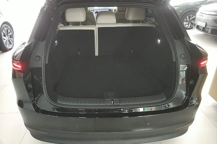 Used Li Auto i6 2025 Model Four-Wheel-Drive Standard Type Trunk