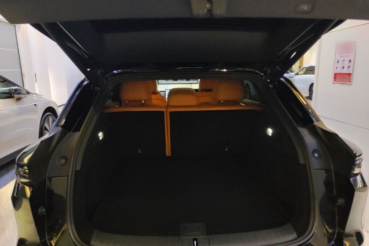 Used Li Auto i6 2025 Model Four-Wheel-Drive Standard Type Trunk