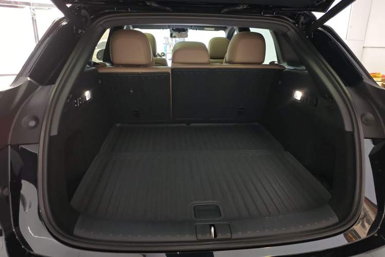 Used Li Auto i6 2025 Model Two-Wheel-Drive Standard Type Trunk