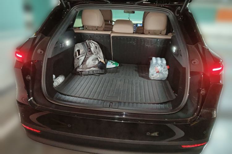 Used Li Auto i6 2025 Model Four-Wheel-Drive Standard Type Trunk