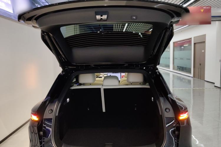 Used Li Auto i6 2025 Model Four-Wheel-Drive Standard Type Trunk