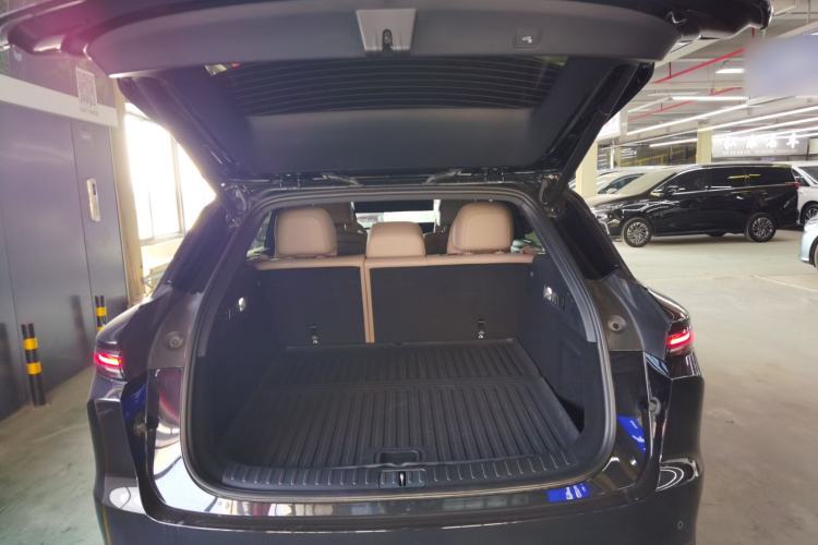 Used Li Auto i6 2025 Model Four-Wheel-Drive Standard Type Trunk