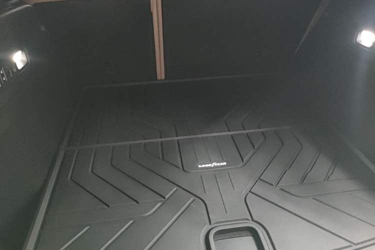 Used Li Auto i6 2025 Model Four-Wheel-Drive Standard Type Trunk
