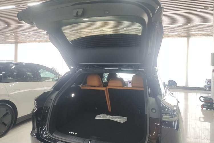 Used Li Auto i6 2025 Model Two-Wheel-Drive Standard Type Trunk