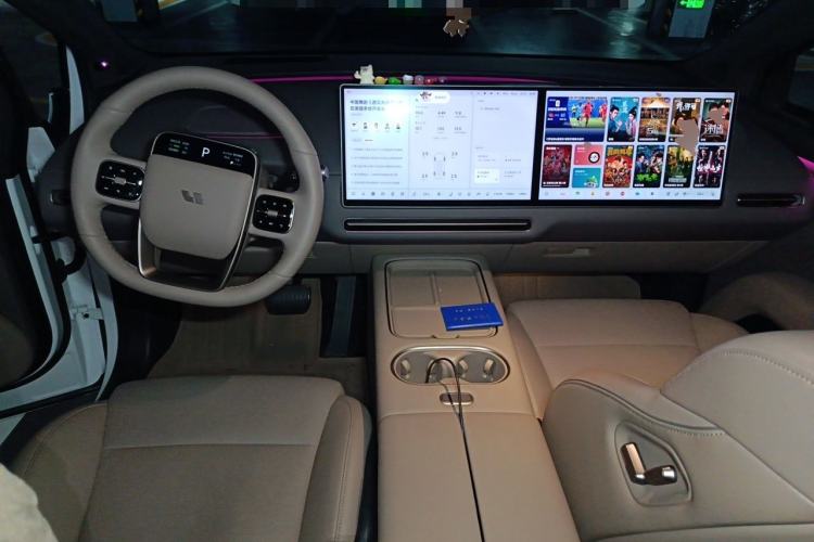 Used Li Auto i6 2025 Model Two-Wheel-Drive Standard Type Center Console