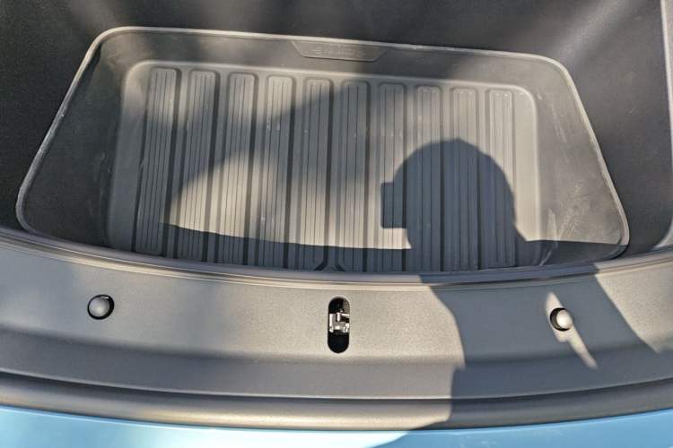 Used Li Auto i6 2025 Model Four-Wheel-Drive Standard Type Engine Bay