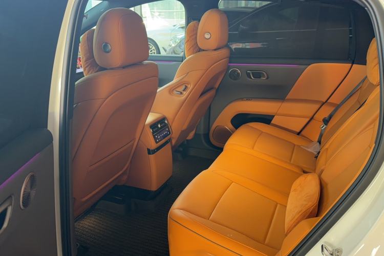 Used Li Auto i6 2025 Model Four-Wheel-Drive Standard Type Interior 2