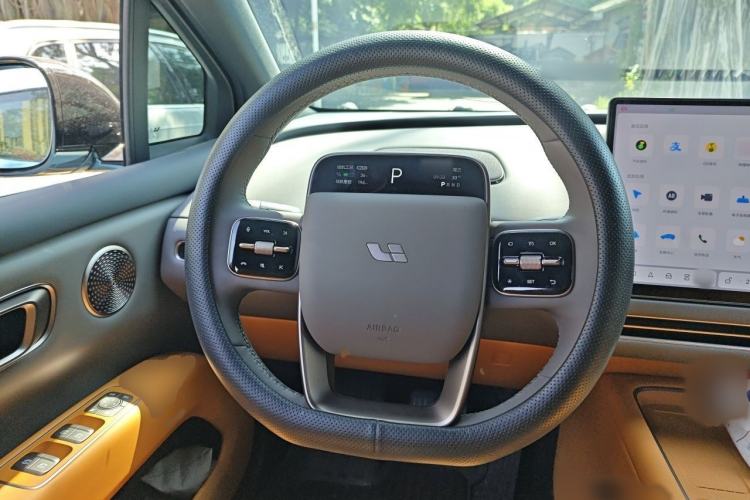 Used Li Auto i6 2025 Model Four-Wheel-Drive Standard Type Steering Wheel