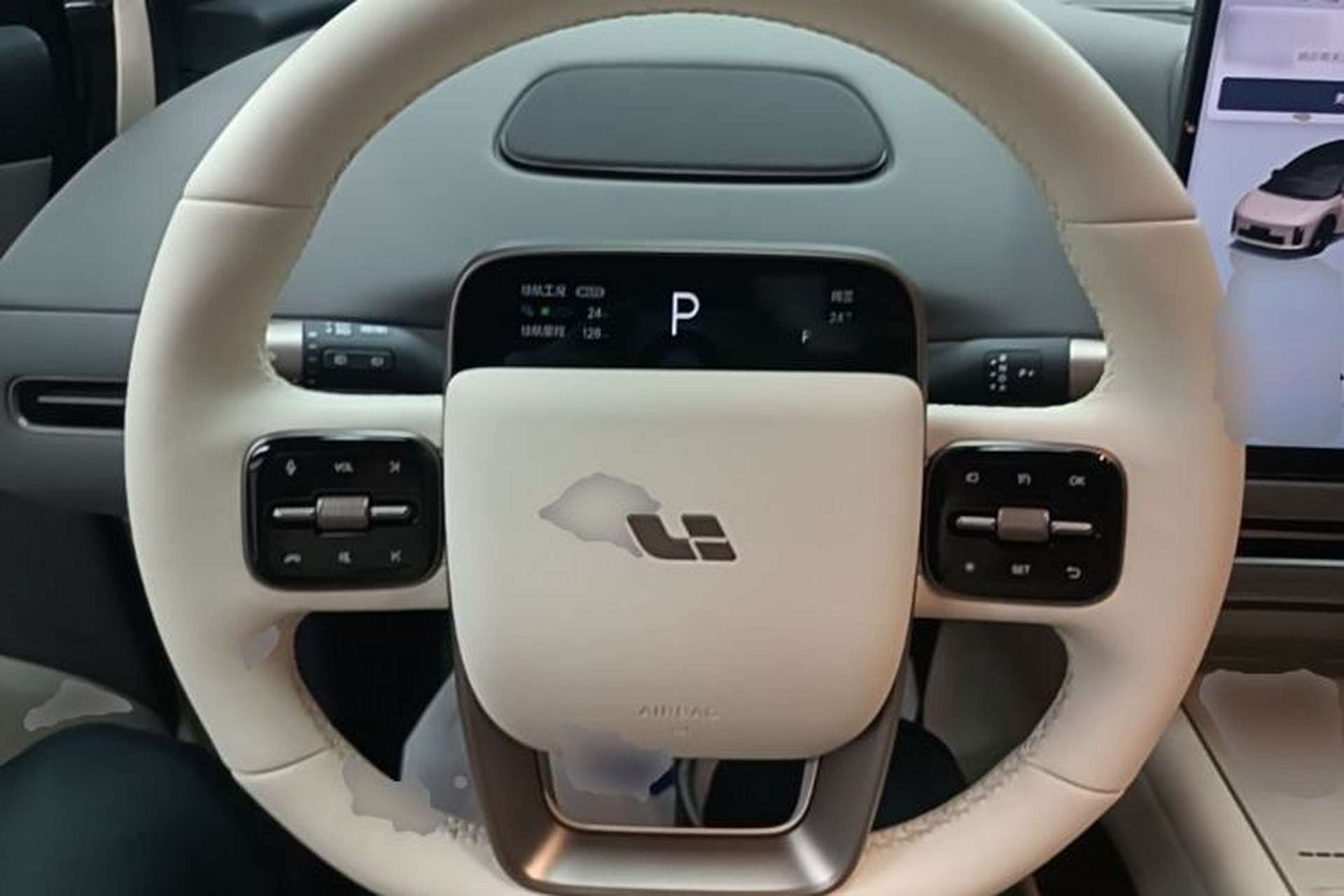 Used Li Auto i6 2025 Model Four-Wheel-Drive Standard Type Steering Wheel