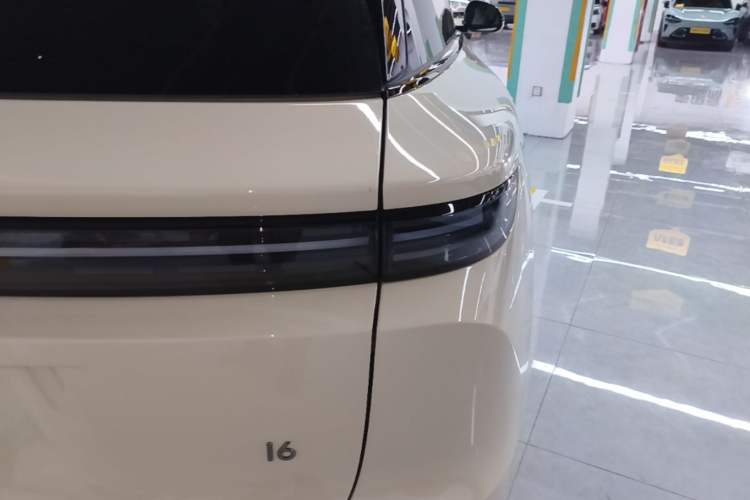 Used Li Auto i6 2025 Model Four-Wheel-Drive Standard Type Exterior 3