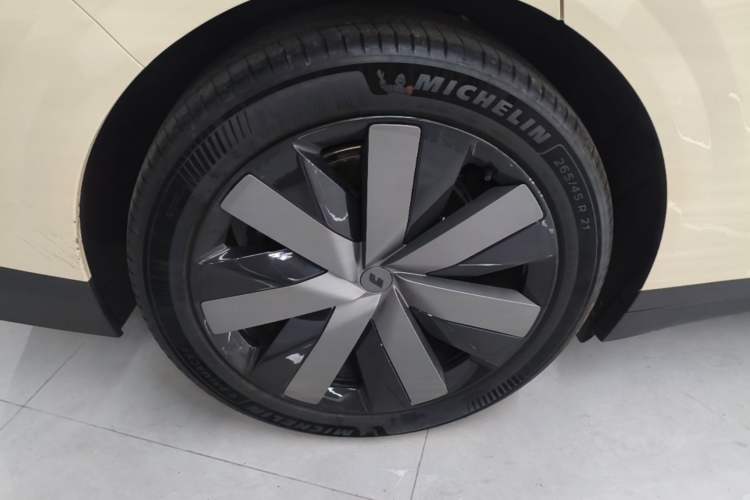 Used Li Auto i6 2025 Model Four-Wheel-Drive Standard Type Exterior 5