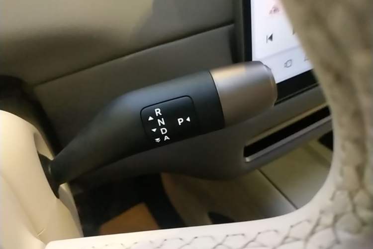 Used Li Auto i6 2025 Model Four-Wheel-Drive Standard Type Gear Lever
