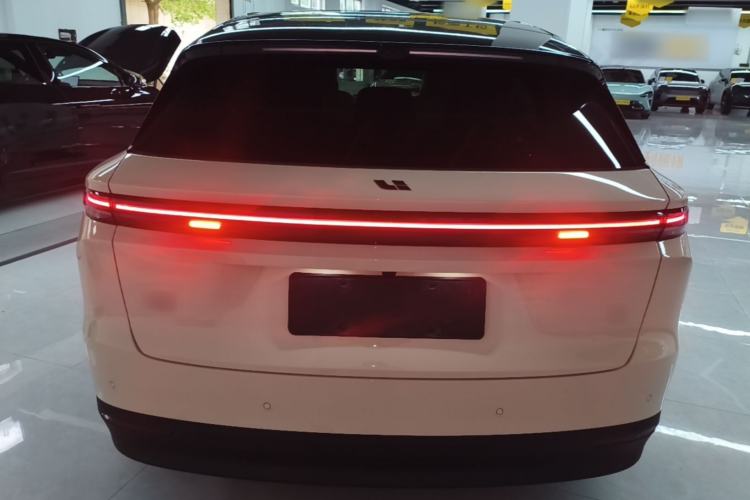 Used Li Auto i6 2025 Model Four-Wheel-Drive Standard Type Rear