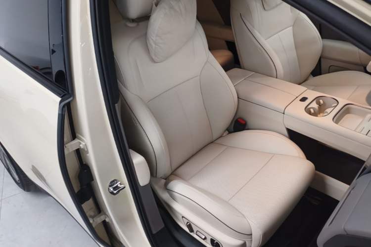 Used Li Auto i6 2025 Model Four-Wheel-Drive Standard Type Right Front Seat