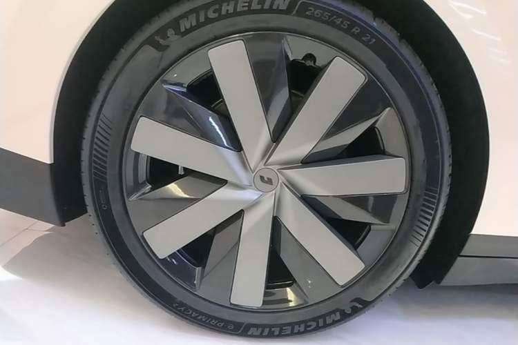 Used Li Auto i6 2025 Model Four-Wheel-Drive Standard Type Right Rear Wheel Hub