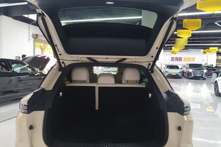 Used Li Auto i6 2025 Model Four-Wheel-Drive Standard Type Trunk