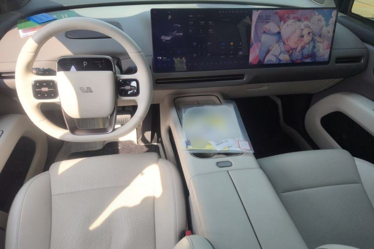 Used Li Auto i6 2025 Model Four-Wheel-Drive Standard Type Center Console