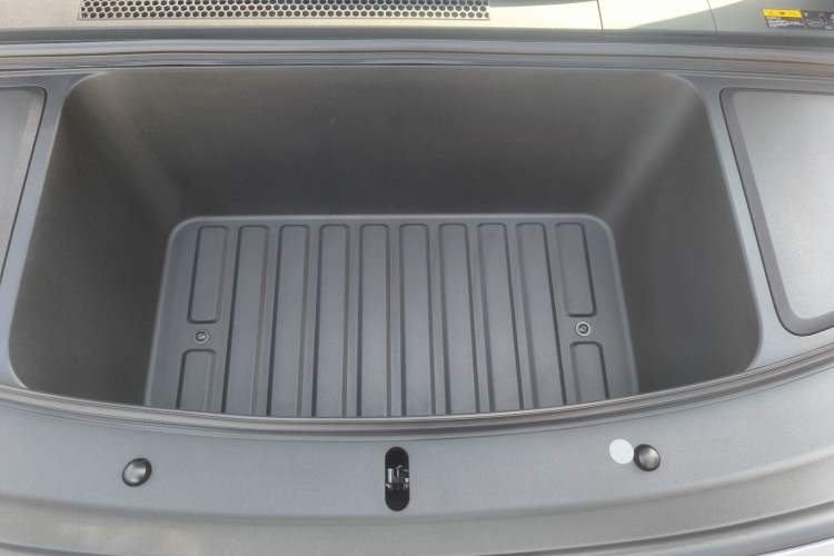 Used Li Auto i6 2025 Model Four-Wheel-Drive Standard Type Engine Bay