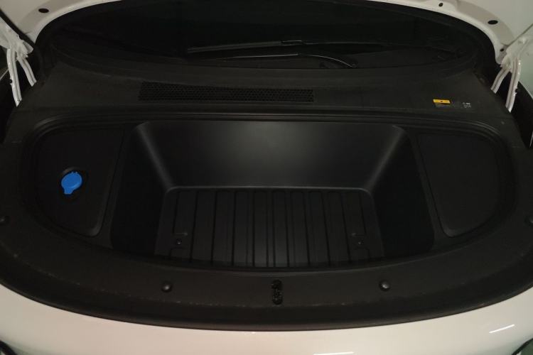 Used Li Auto i6 2025 Model Two-Wheel-Drive Standard Type Engine Bay