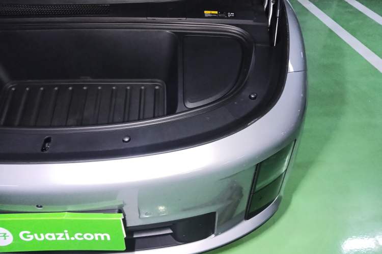 Used Li Auto i6 2025 Model Two-Wheel-Drive Standard Type Engine Bay Left