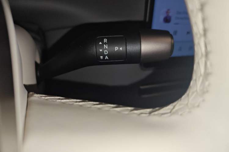 Used Li Auto i6 2025 Model Two-Wheel-Drive Standard Type Gear Lever