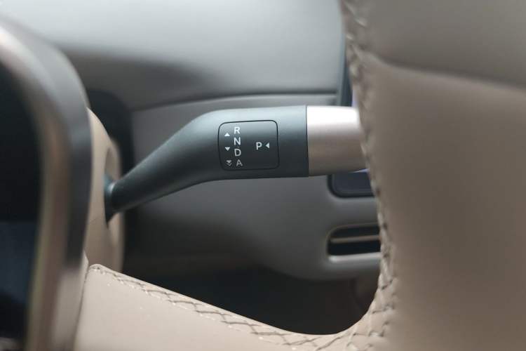 Used Li Auto i6 2025 Model Two-Wheel-Drive Standard Type Gear Lever