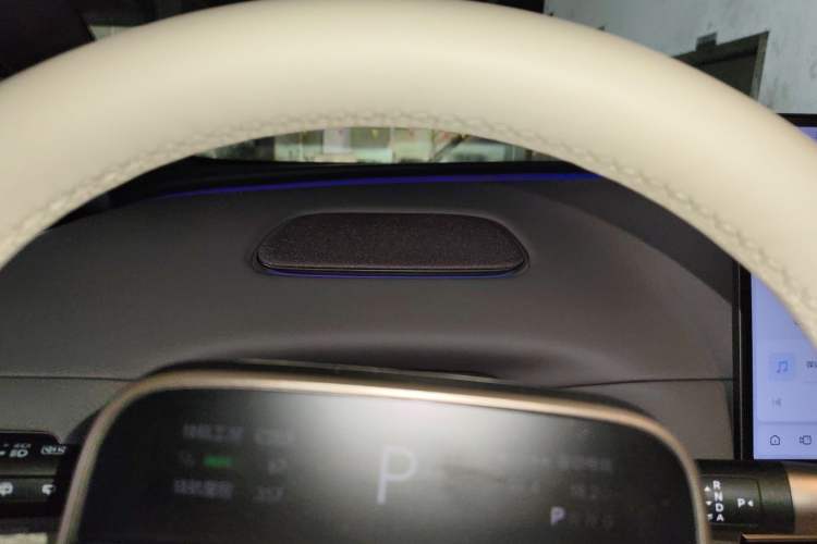 Used Li Auto i6 2025 Model Four-Wheel-Drive Standard Type Instrument Cluster