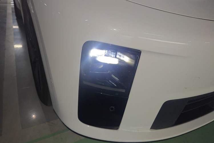 Used Li Auto i6 2025 Model Two-Wheel-Drive Standard Type Right Front Headlight