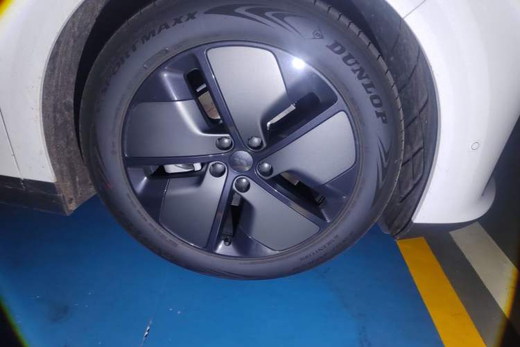 Used Li Auto i6 2025 Model Two-Wheel-Drive Standard Type Right Front Wheel Hub