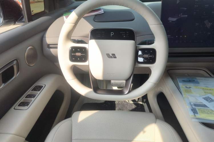 Used Li Auto i6 2025 Model Four-Wheel-Drive Standard Type Steering Wheel