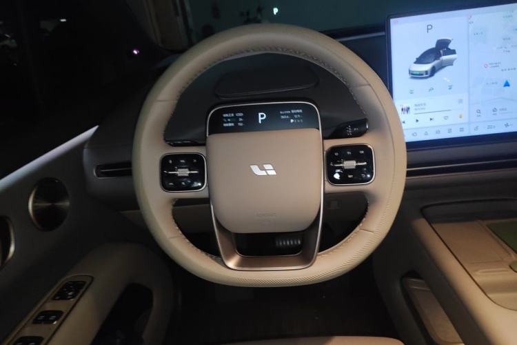 Used Li Auto i6 2025 Model Two-Wheel-Drive Standard Type Steering Wheel