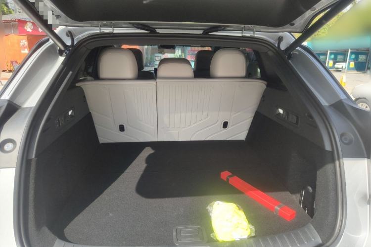 Used Li Auto i6 2025 Model Four-Wheel-Drive Standard Type Trunk