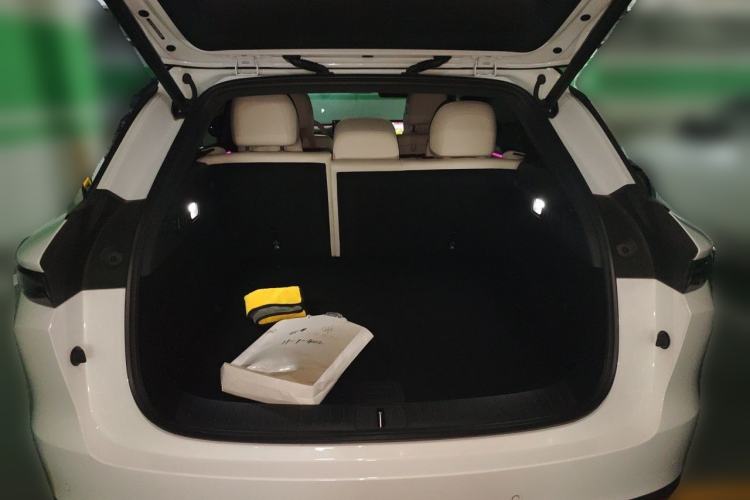 Used Li Auto i6 2025 Model Two-Wheel-Drive Standard Type Trunk