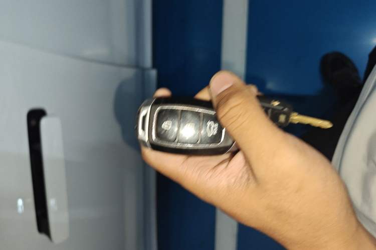 Used Li Auto i6 2025 Model Two-Wheel-Drive Standard Type Vehicle Key