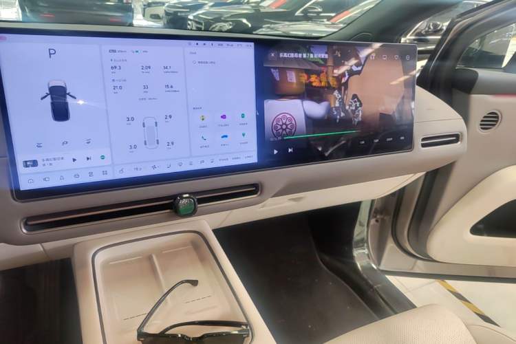 Used Li Auto i6 2025 Model Two-Wheel-Drive Standard Type Audio And AC Panel