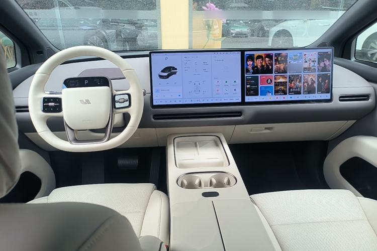 Used Li Auto i6 2025 Model Four-Wheel-Drive Standard Type Center Console