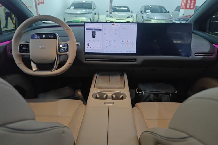 Used Li Auto i6 2025 Model Two-Wheel-Drive Standard Type Center Console