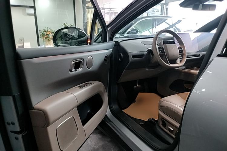 Used Li Auto i6 2025 Model Two-Wheel-Drive Standard Type Driver Seat