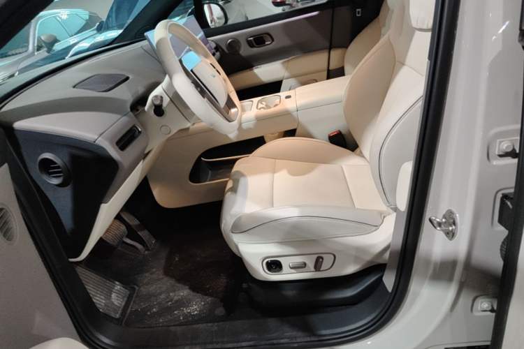 Used Li Auto i6 2025 Model Two-Wheel-Drive Standard Type Driver Seat