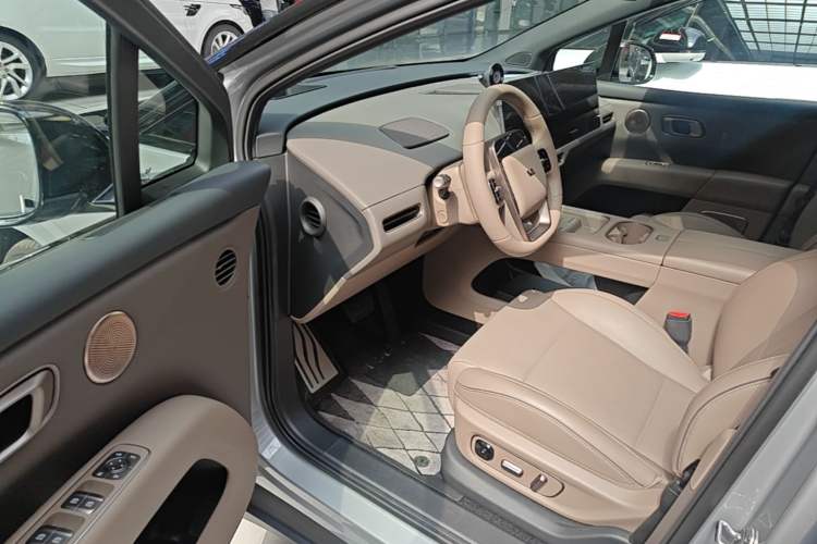 Used Li Auto i6 2025 Model Four-Wheel-Drive Standard Type Driver Seat