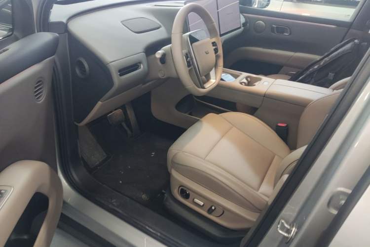 Used Li Auto i6 2025 Model Two-Wheel-Drive Standard Type Driver Seat