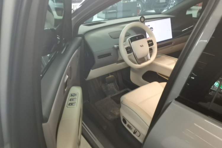 Used Li Auto i6 2025 Model Two-Wheel-Drive Standard Type Driver Seat