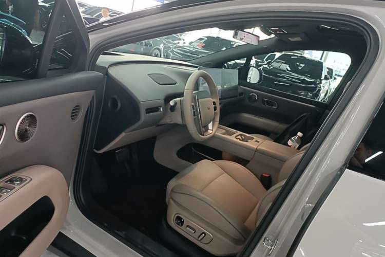 Used Li Auto i6 2025 Model Four-Wheel-Drive Standard Type Driver Seat