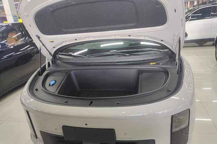 Used Li Auto i6 2025 Model Two-Wheel-Drive Standard Type Engine Bay